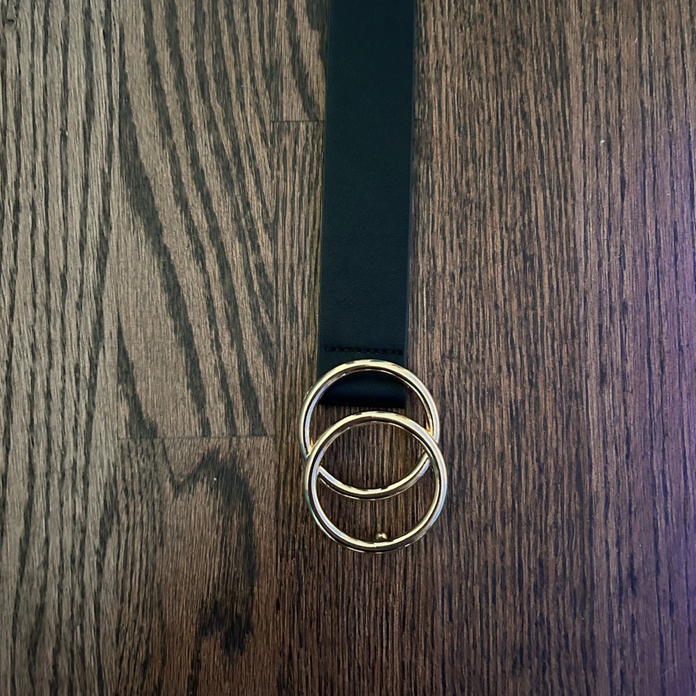 Black and gold women’s belt